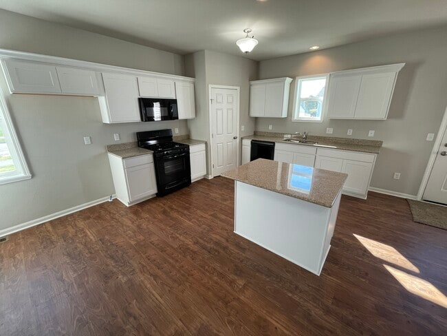 Building Photo - 2620 S Claremont Dr