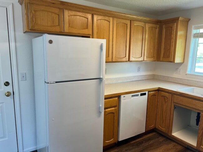 Building Photo - Newly updated 3-bedroom, 2-bathroom duplex with a garage!