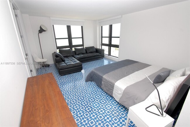 Building Photo - 1800 Collins Ave