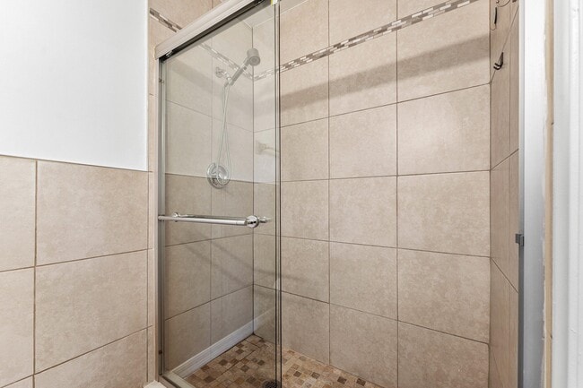 Building Photo - 500 NE 48th St