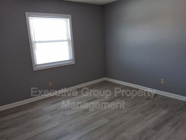 Building Photo - 365 Elmwood Dr