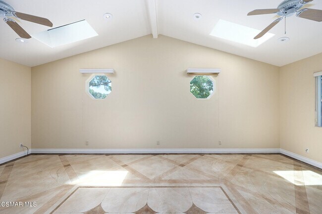 Building Photo - 208 Deerwalk Pl