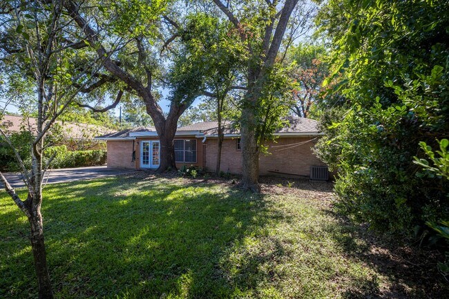 Building Photo - 10310 Willowgrove Dr