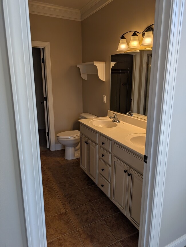 Building Photo - 6 Maxim Ct