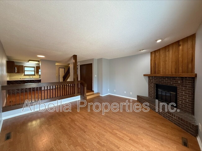Building Photo - 507 Manor Dr