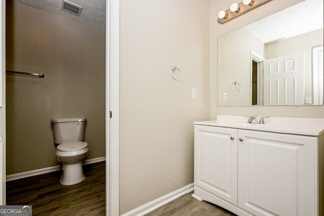 Building Photo - 976 Park Gate Pl