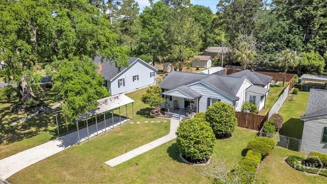 Building Photo - 404 E 66th St