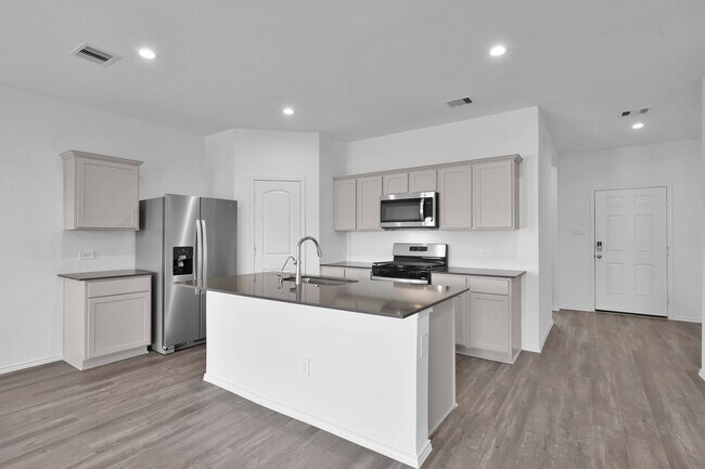Building Photo - Never lived in 4 bed 3 bath with water views