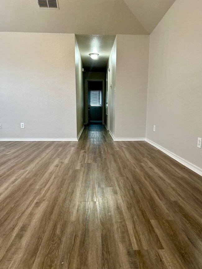 Building Photo - 314 Schumacher Dr