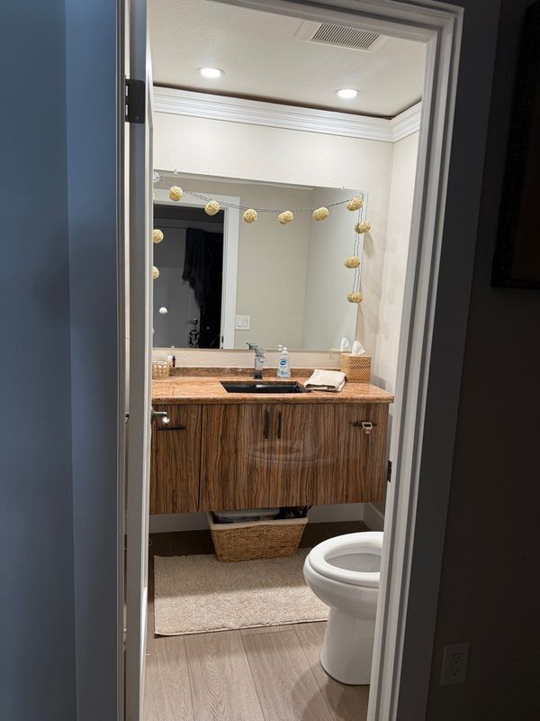 Building Photo - 9125 Marina Pacifica Dr N