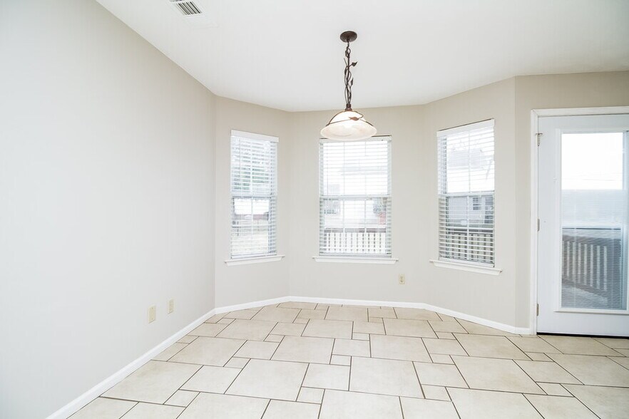 Building Photo - 300 Stafford Ct