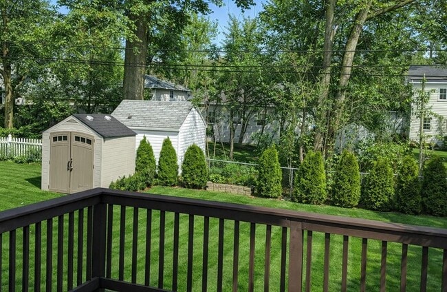 Building Photo - 6645 Queens Park Ave