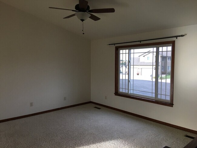 Building Photo - 3 bedroom, 3 bathroom Red Rocks Home for Rent