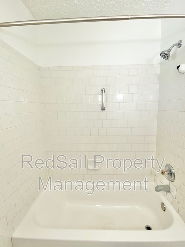 Building Photo - 710 72nd St