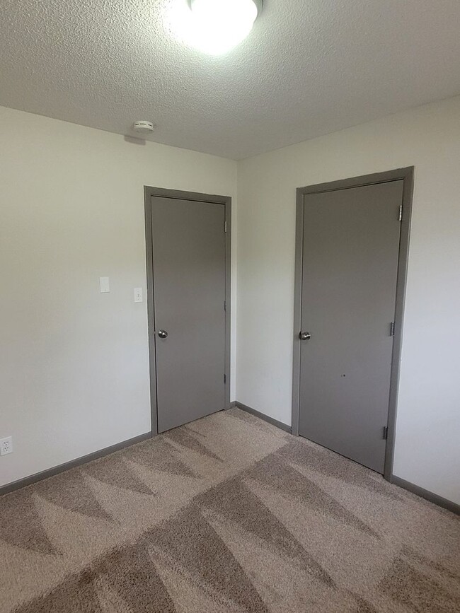 Building Photo - 3 Bed One Bath House