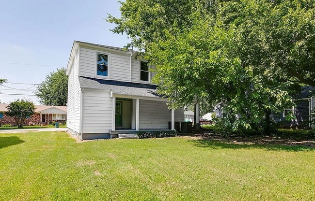 Building Photo - 9 S Fern Ave