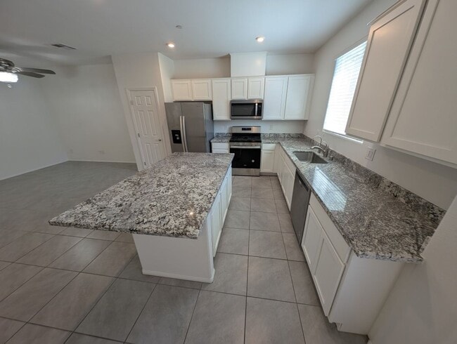 Building Photo - 664 Vetiver Ln