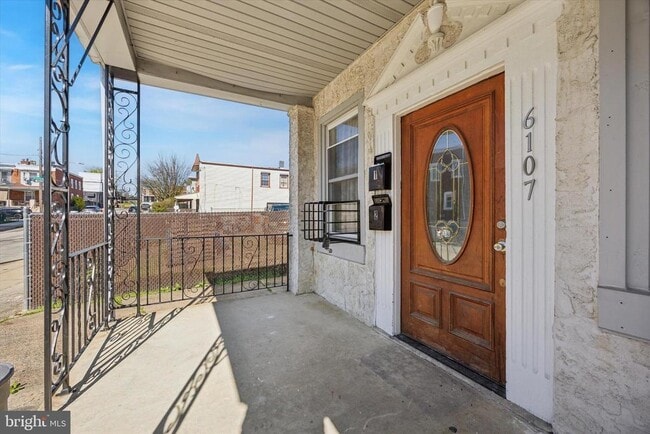 Primary Photo - 6107 Noble St