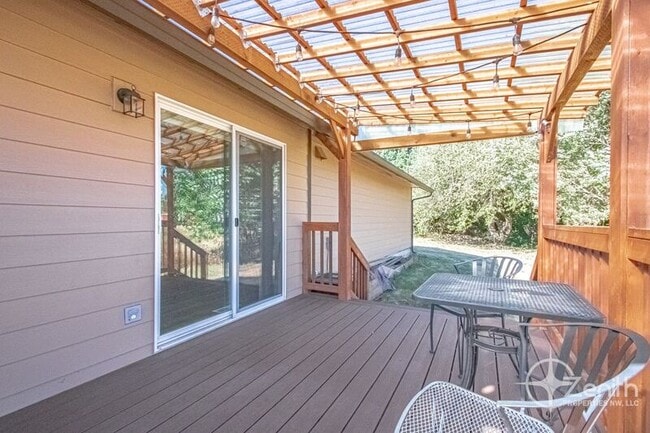 Building Photo - 516 NE 199th St