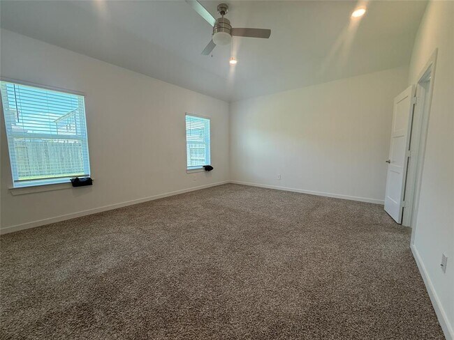 Building Photo - 1524 Sunrise Gables Dr