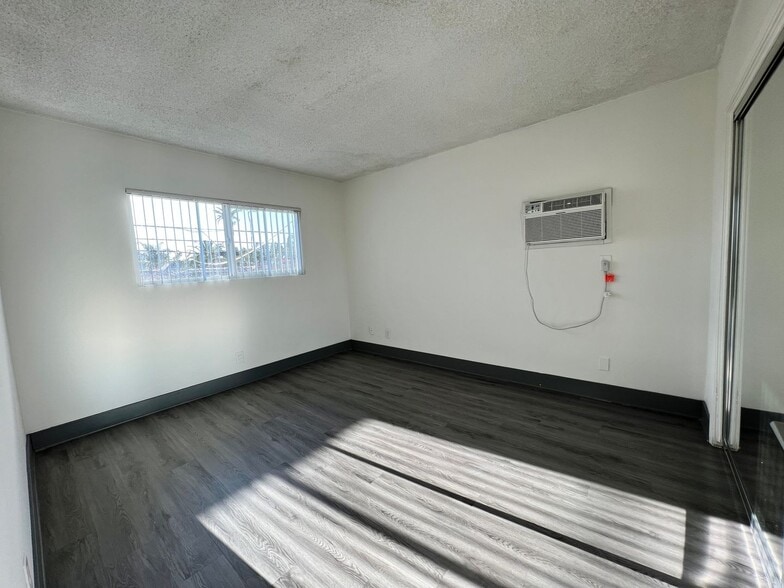 Building Photo - 3359 Mentone Ave