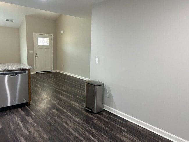 Building Photo - 610 Constitution Dr