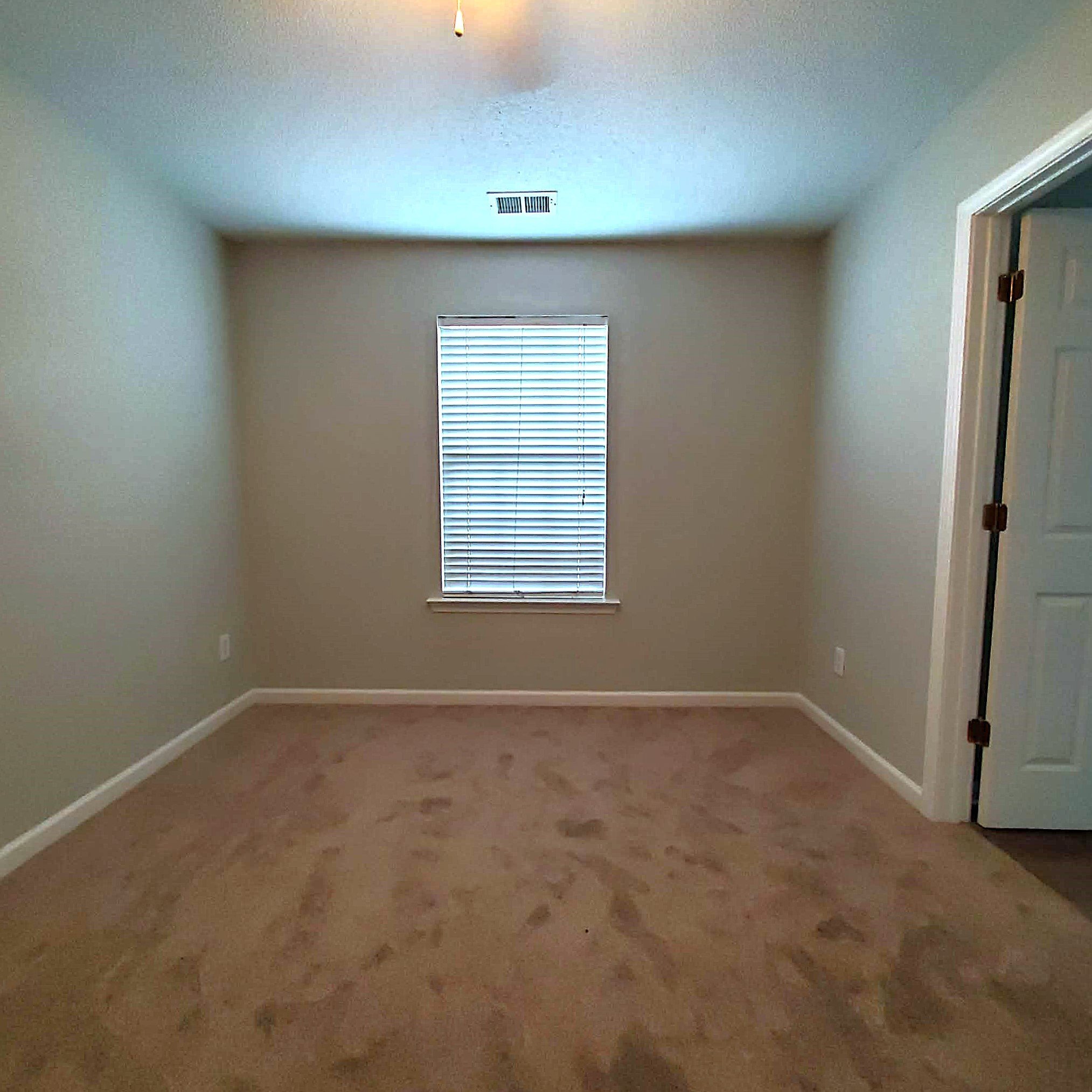 Building Photo - 300 Cottonwood Creek Cir