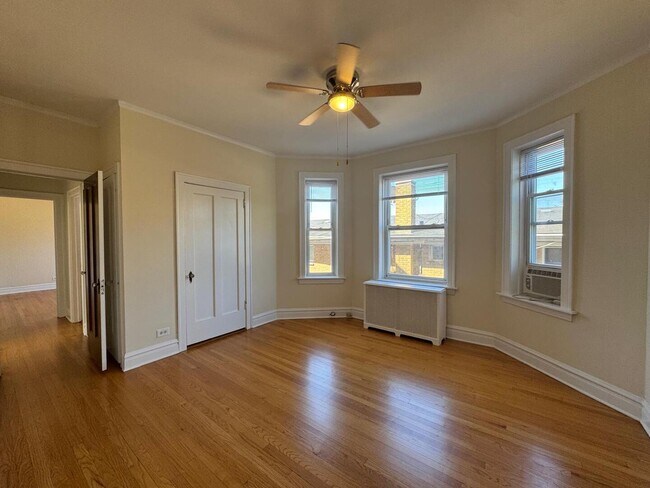 Building Photo - 4827 Elm St