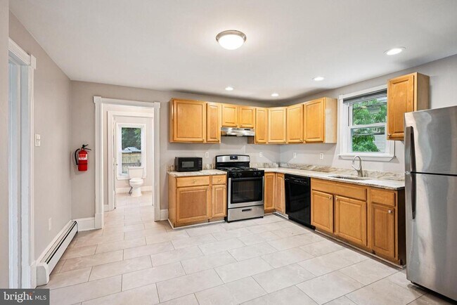 Building Photo - 134 S Main St