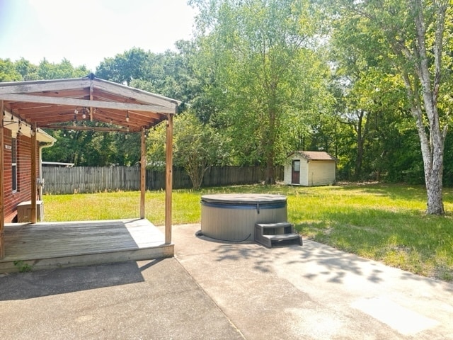 Building Photo - Welcome Home to this 3/2 beautifully Designed for both Relaxation & Entertaining