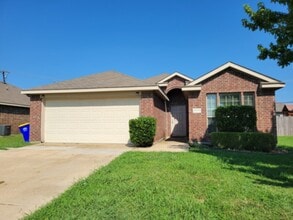 Building Photo - 3 BEDROOM IN SEAGOVILLE***