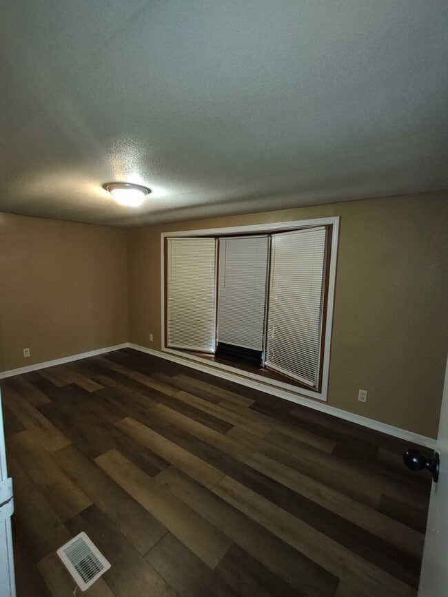 Building Photo - 31200 US-96