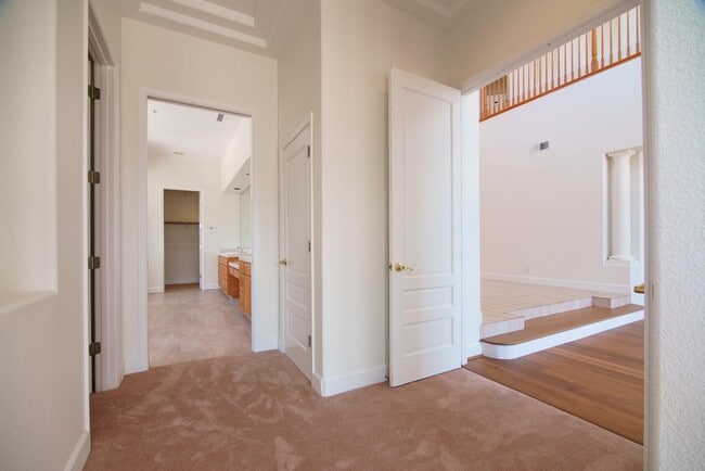Building Photo - 26148 Legends Ct