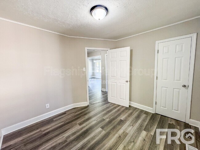 Building Photo - 610 3rd St