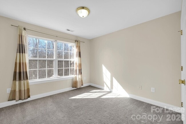 Building Photo - 163 Forest Ridge Rd