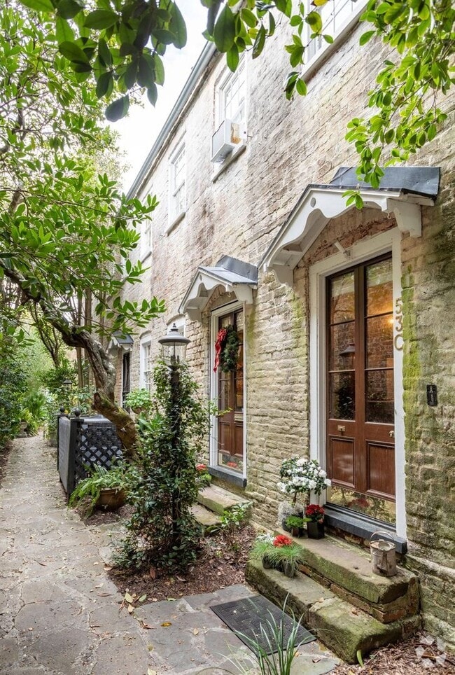 Building Photo - Charleston Three Bedroom Condo on East Bay...