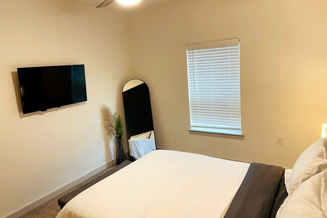 Building Photo - 14533 Star Water Rd