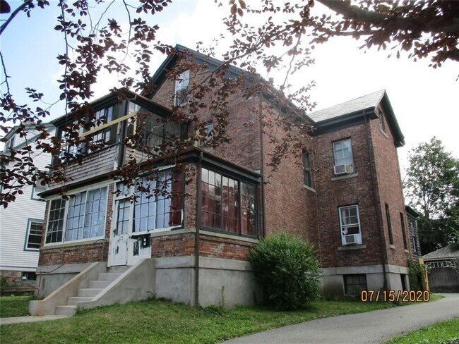 Building Photo - 175 Broadway