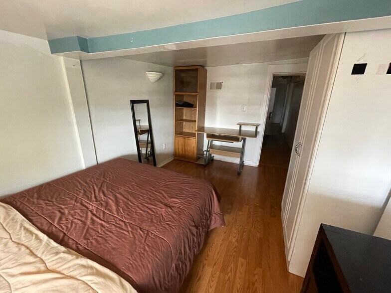 Building Photo - 1013 St Paul St