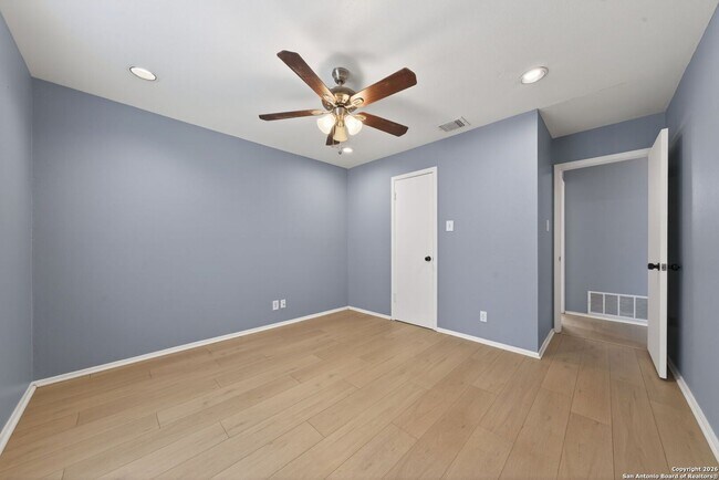 Building Photo - 2 Bedroom/2 Bath Courtyards The
