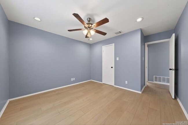 Building Photo - 2415 Moss Terrace