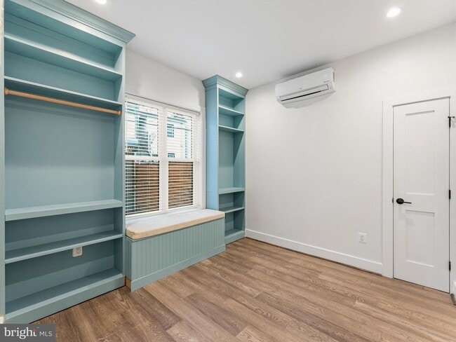 Building Photo - 1120 Penn St NE