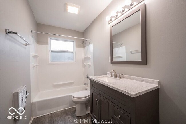 Building Photo - 823 Iowa St