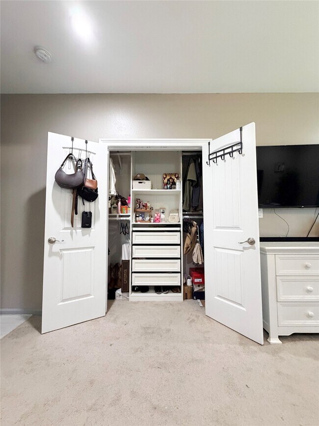 Building Photo - 9405 Arvin St