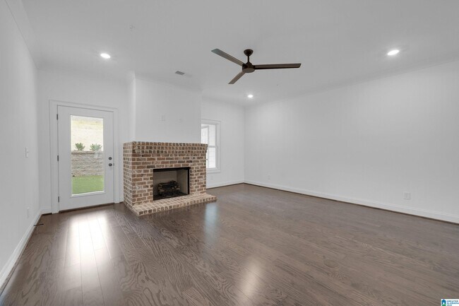 Building Photo - 4228 Oakview Ln