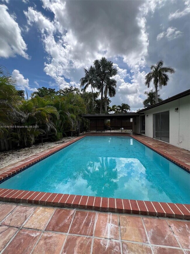 Building Photo - 14605 SW 75th Ave