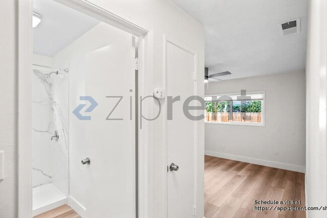 Building Photo - 451 Helen Ave