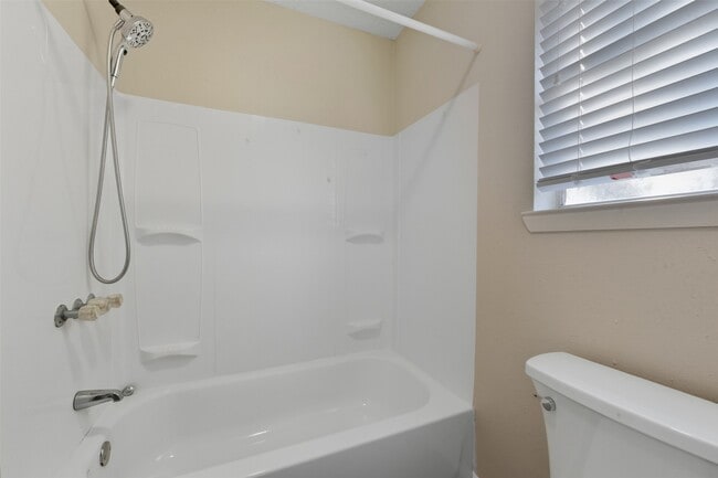 Building Photo - 2822 Forest Point Dr