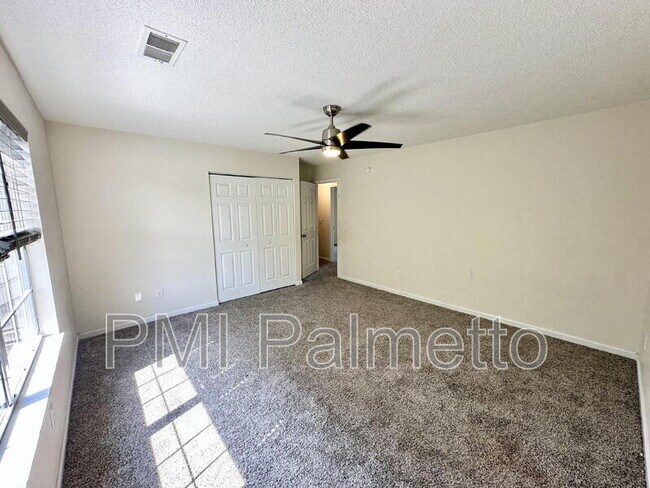 Building Photo - 227 Hardwood Dr