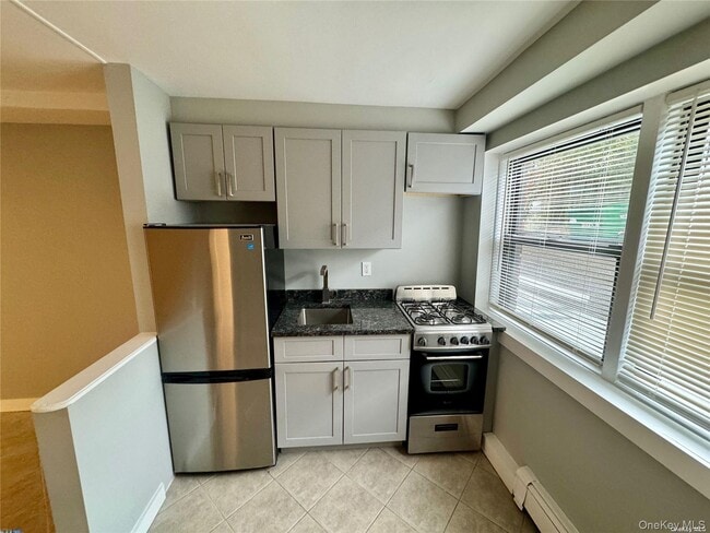 Building Photo - 470 E Broadway